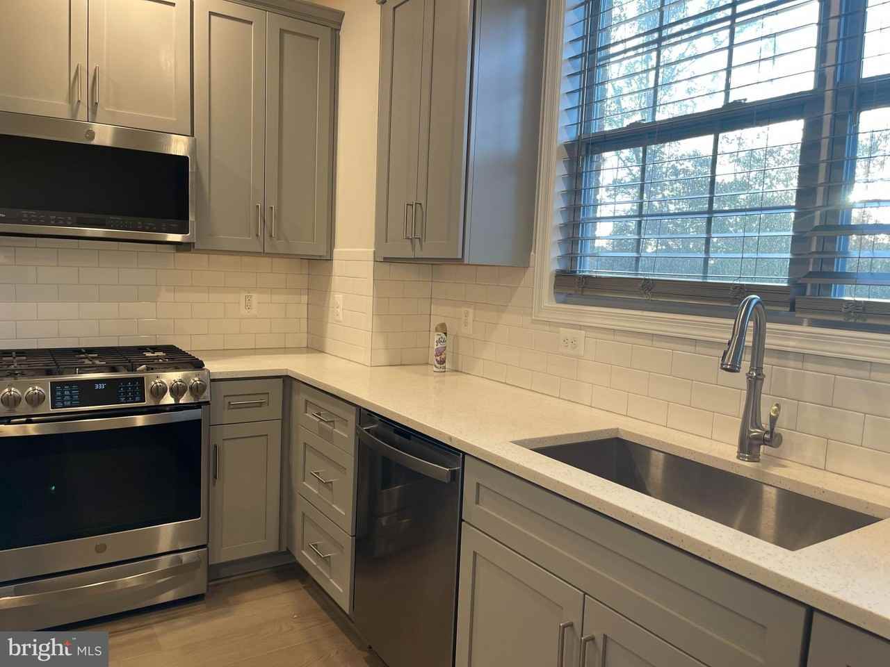 23255 Milltown Knoll Sq #102 - Photo 6 of 21