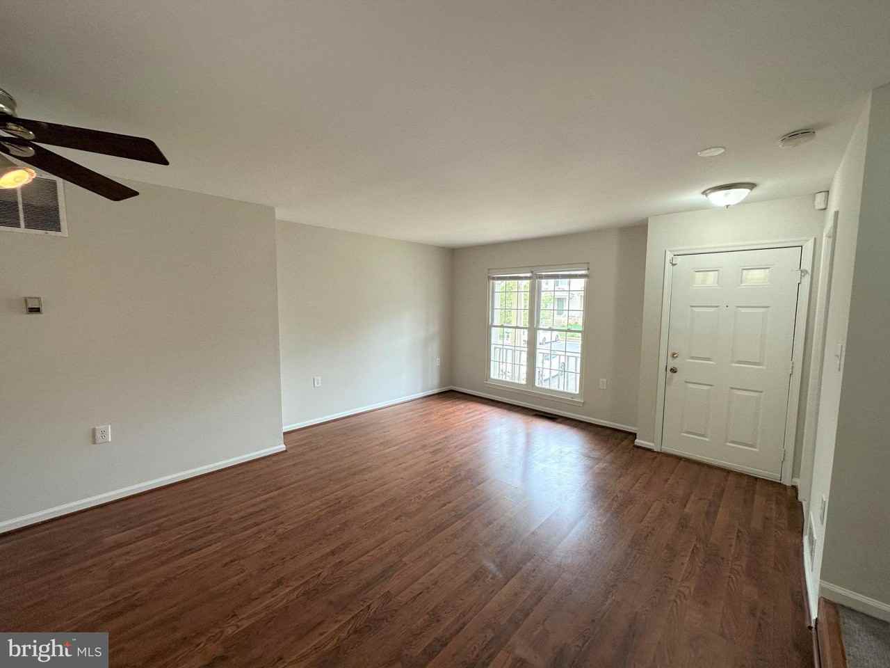 7822 Brookview Ct - Photo 3 of 30