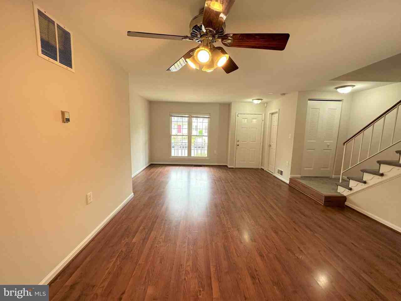 7822 Brookview Ct - Photo 4 of 30