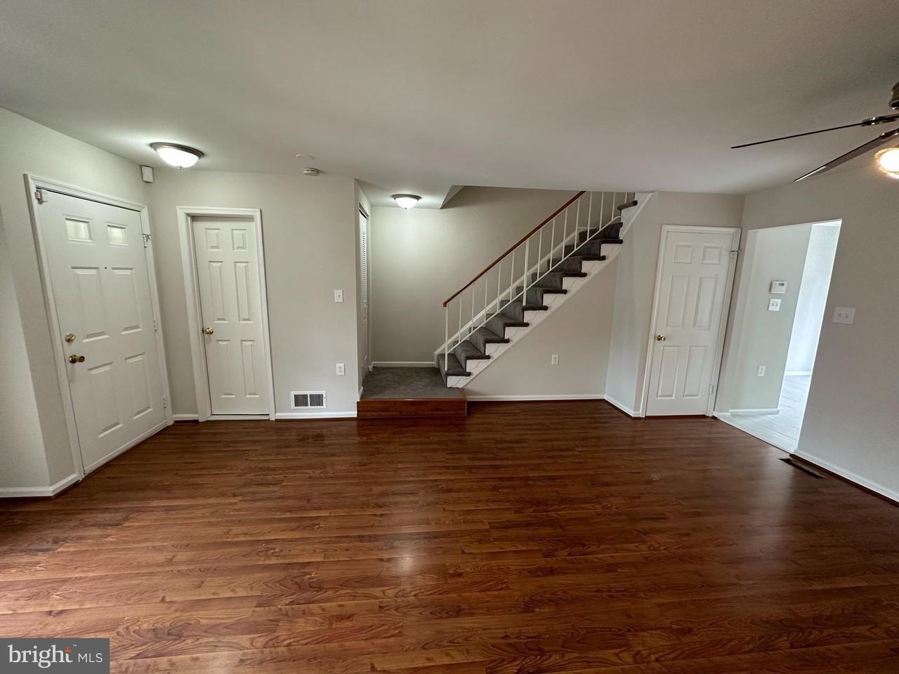7822 Brookview Ct - Photo 5 of 30