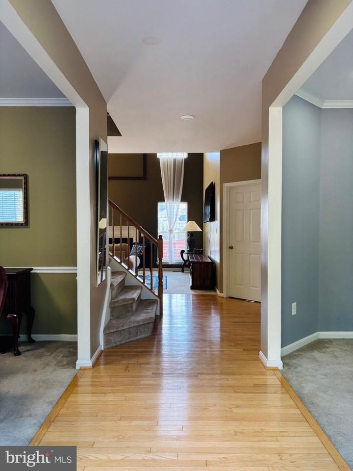 7 Otto Way - Photo 3 of 30