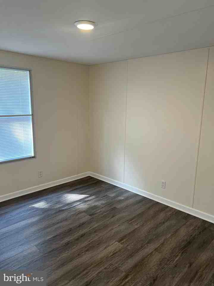 111 Dugan Ct - Photo 5 of 13