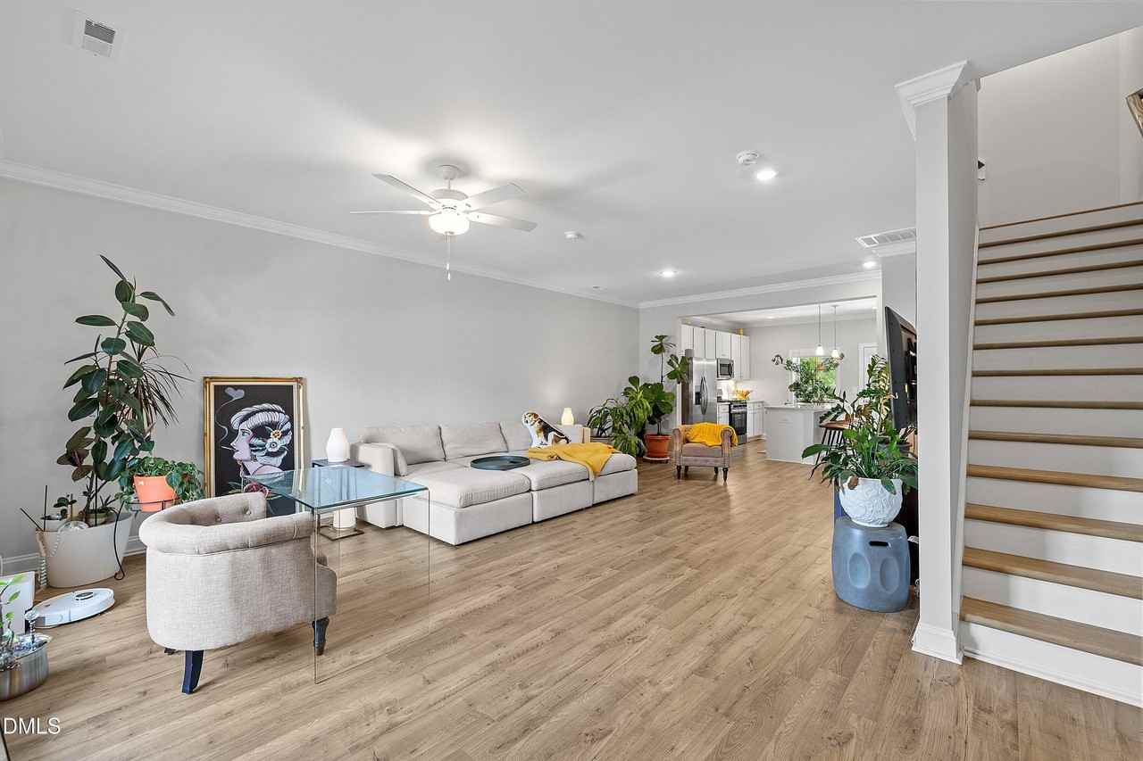 1127 Breadsell Ln - Photo 6 of 41