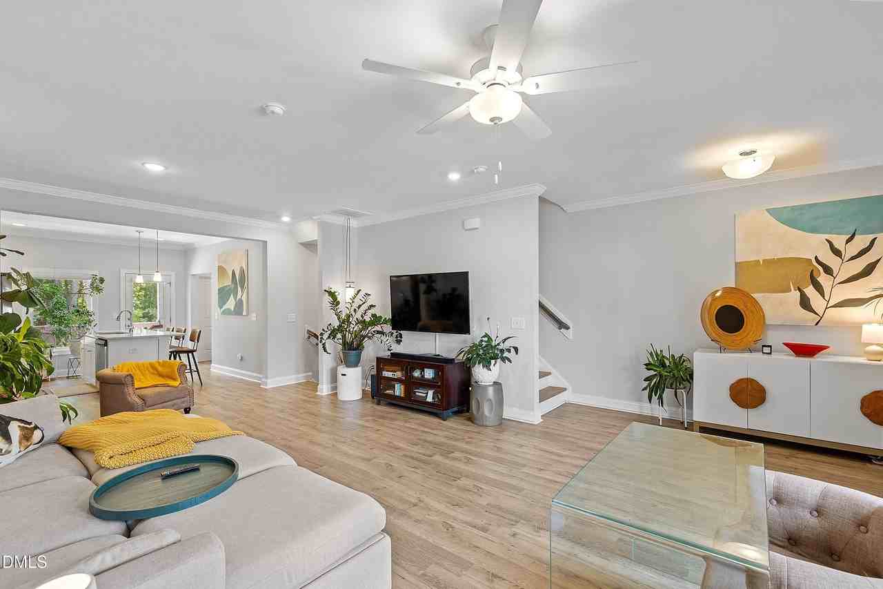 1127 Breadsell Ln - Photo 7 of 41