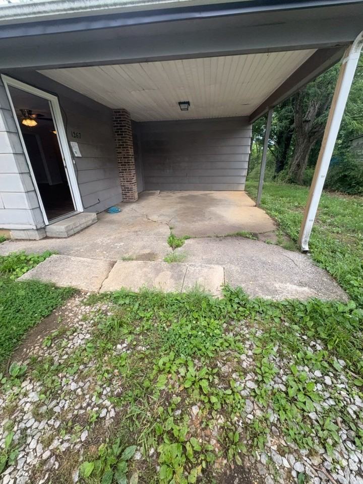 1267 Phillips Dr - Photo 3 of 15