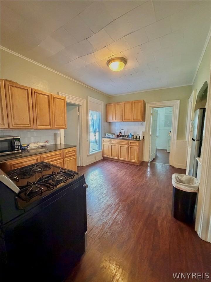 124 Normal Ave - Photo 2 of 10