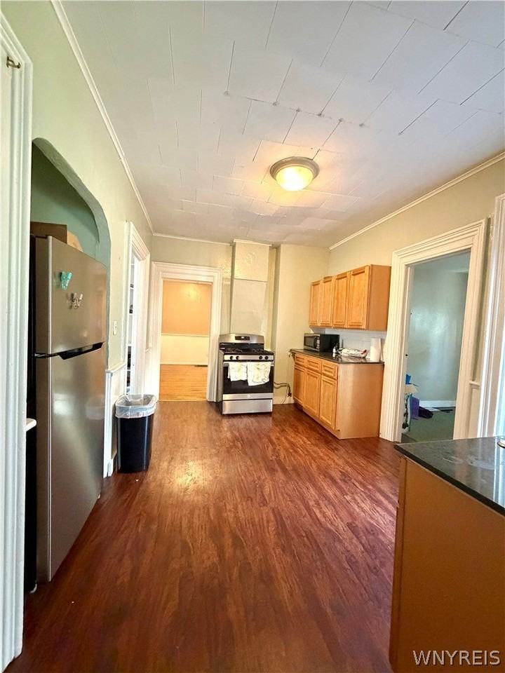 124 Normal Ave - Photo 4 of 10