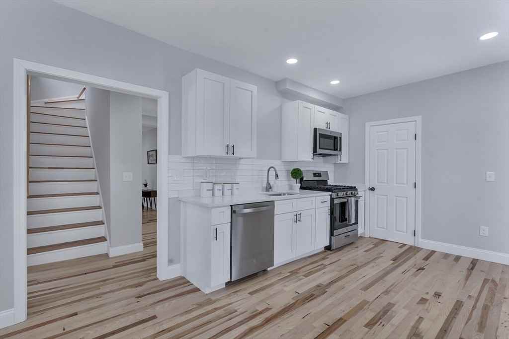 73 Walnut St - Photo 3 of 35