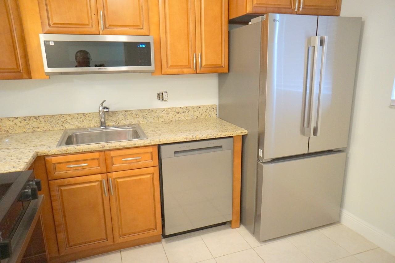 1891 Southwest 81st Avenue - Photo 5 of 42