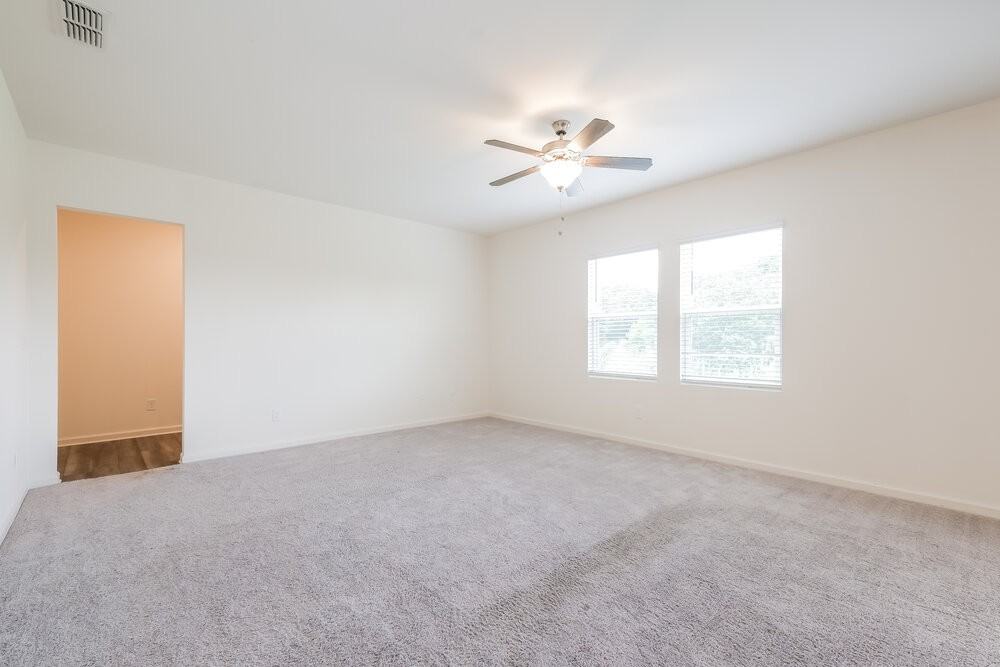 367 Greenwalk Pl - Photo 5 of 17