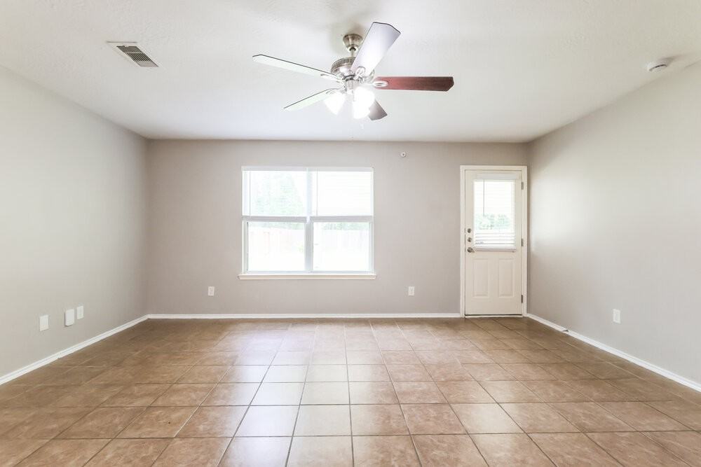 10005 Sterling Place Dr - Photo 4 of 17