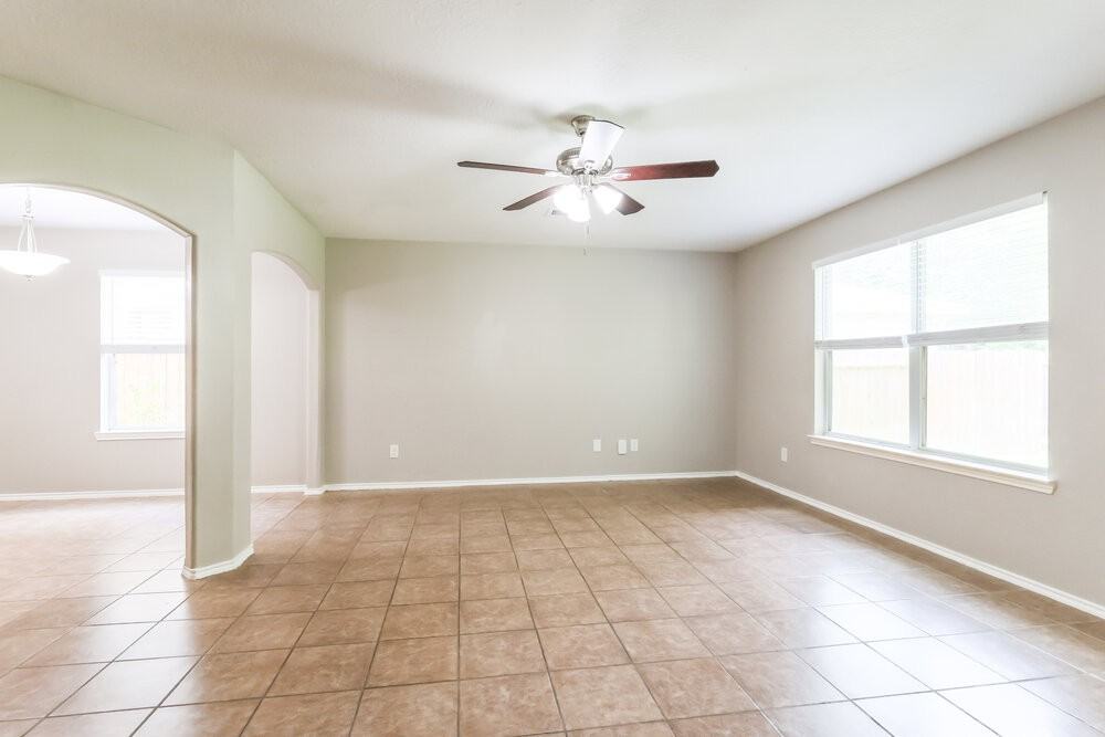 10005 Sterling Place Dr - Photo 5 of 17