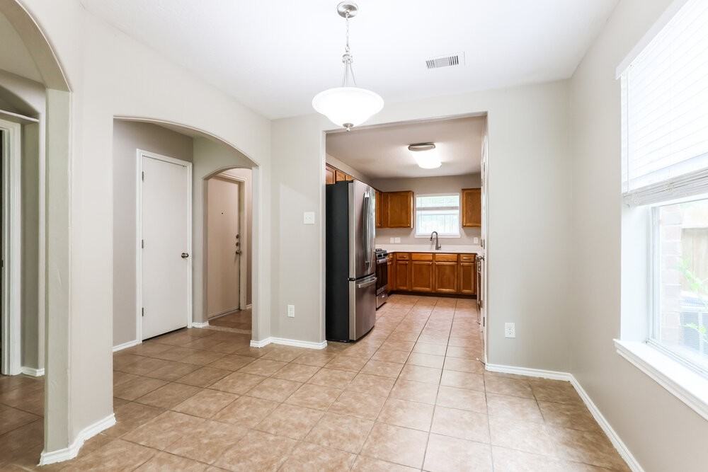 10005 Sterling Place Dr - Photo 7 of 17