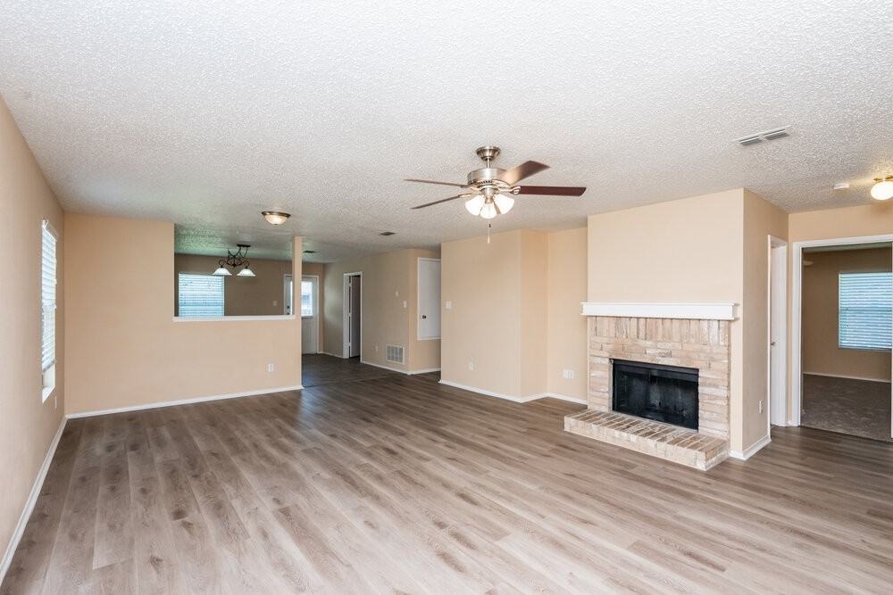 5301 Prestwick Dr - Photo 3 of 16