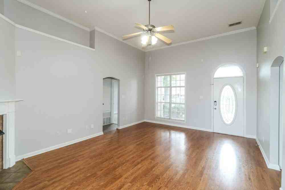 1112 Averett Ln - Photo 4 of 16