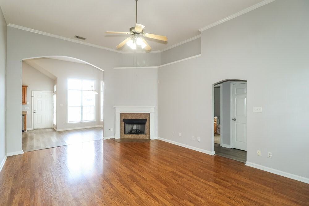1112 Averett Ln - Photo 5 of 16
