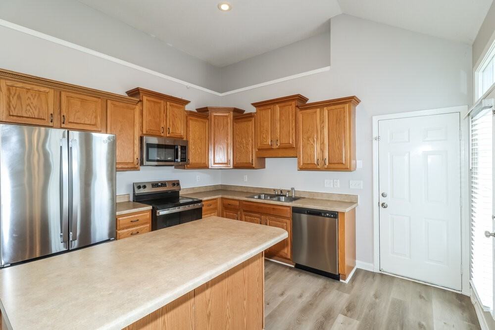 1112 Averett Ln - Photo 7 of 16