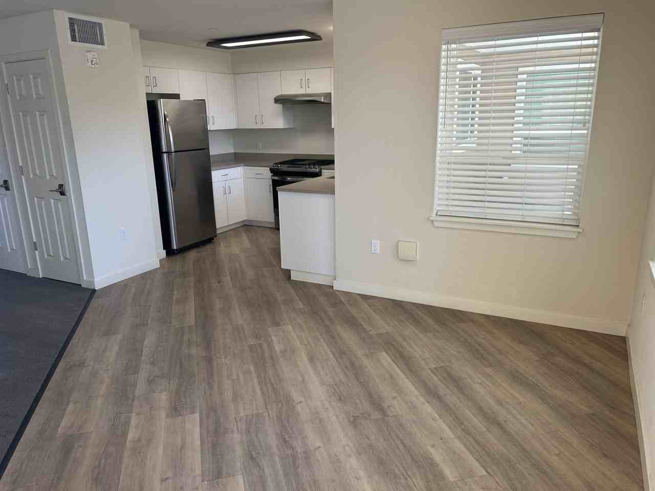 445 Southwest Blvd #8 - Photo 3 of 20