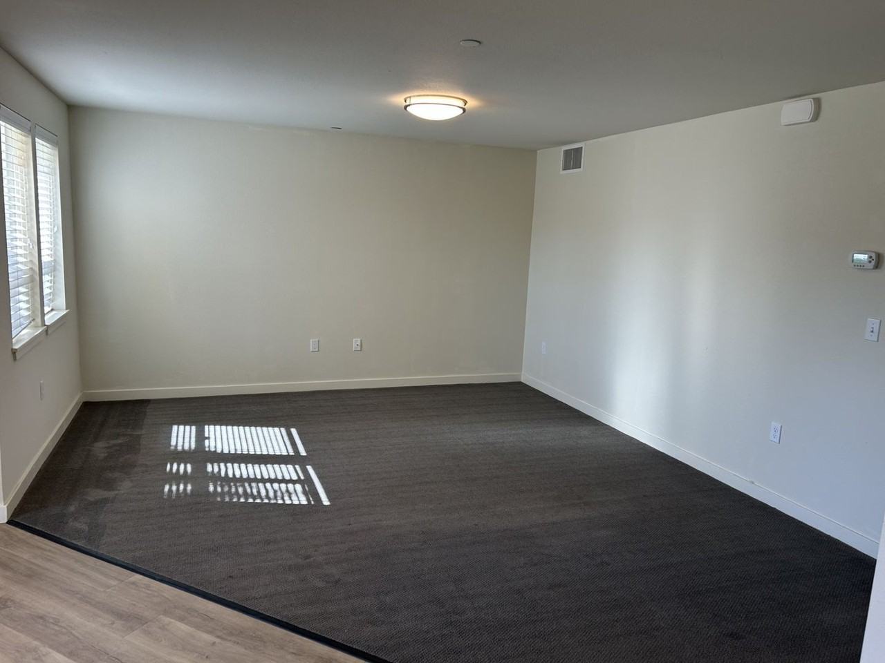 445 Southwest Blvd #8 - Photo 4 of 20