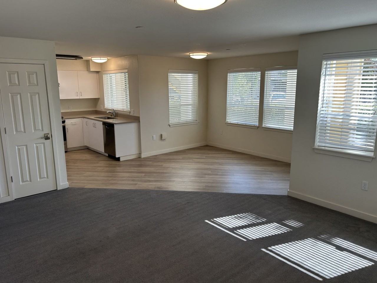 445 Southwest Blvd #8 - Photo 6 of 20