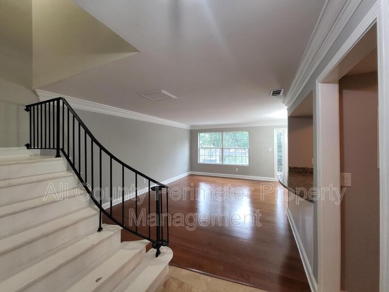 6980 Roswell Rd #C5 - Photo 3 of 17