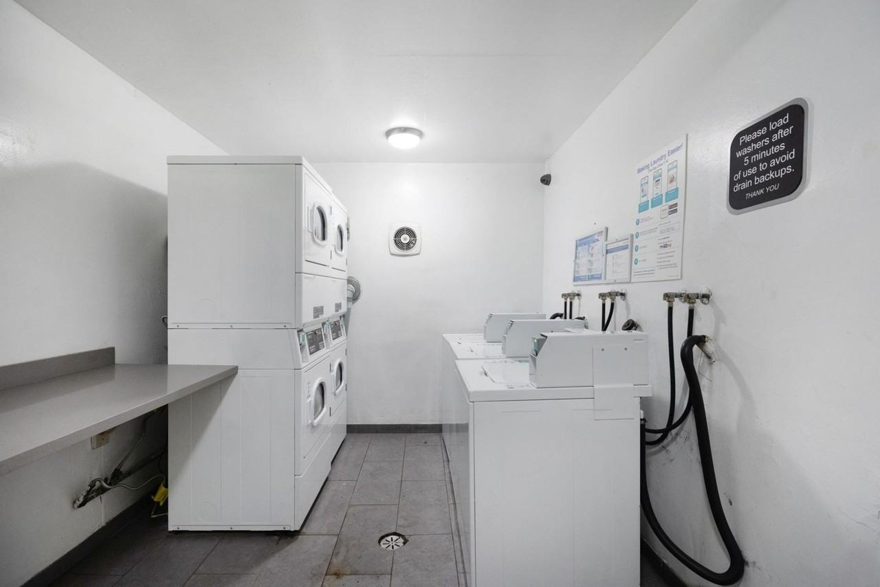 7244 Hillside Ave - Photo 5 of 6
