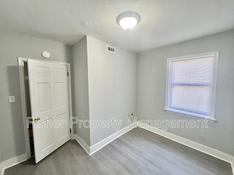 3018 Ellwood Ave #1 - Photo 7 of 14