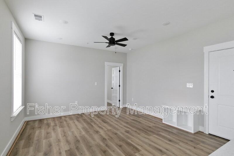 2202 Carrington St #200 - Photo 5 of 16
