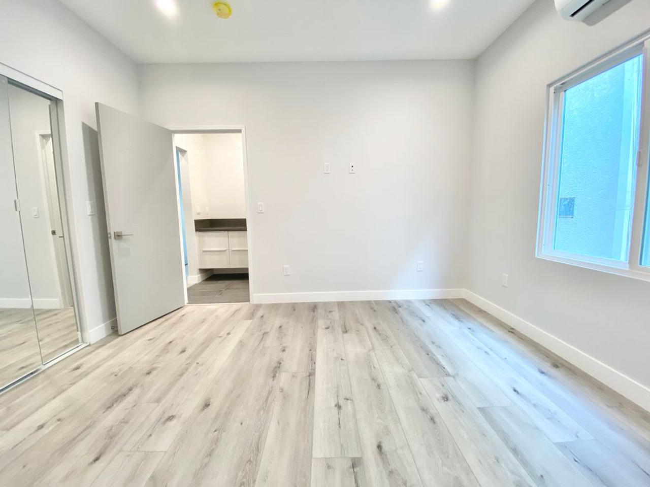141 Swall Residences - Photo 3 of 36