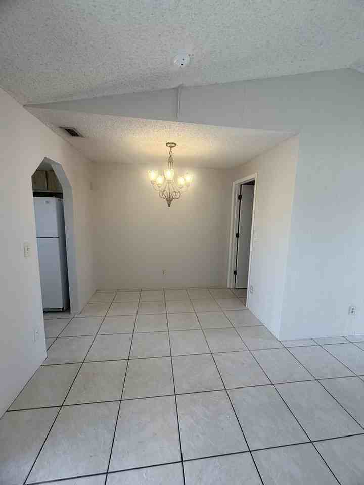 923 Gleason Pkwy #6 - Photo 3 of 18