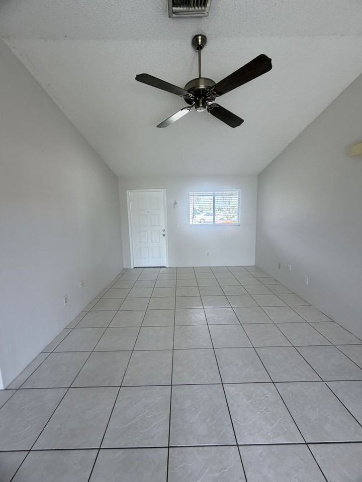 923 Gleason Pkwy #6 - Photo 5 of 18