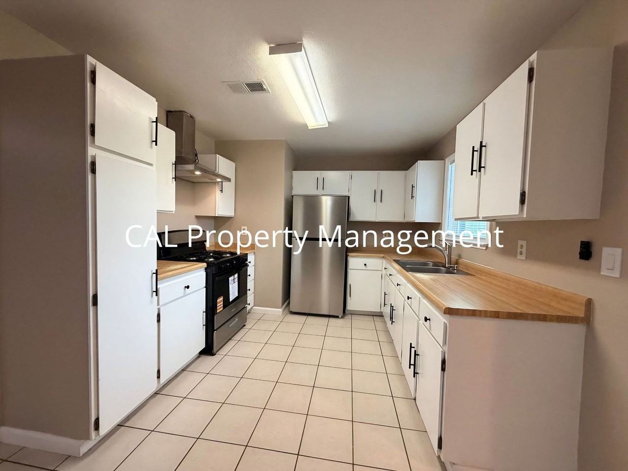 421 Michael Cir - Photo 5 of 23