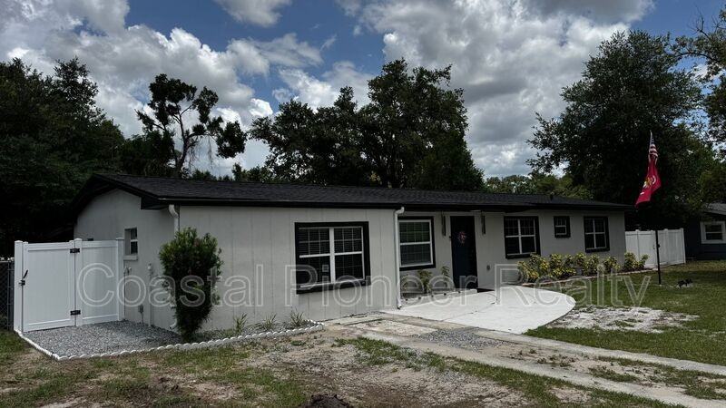 8711 N Wick Pl - Photo 2 of 35