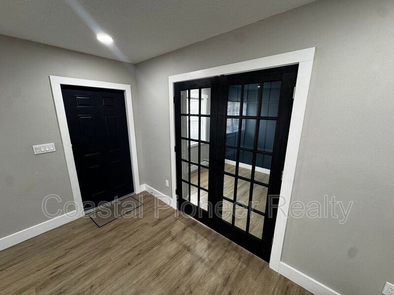 8711 N Wick Pl - Photo 3 of 35