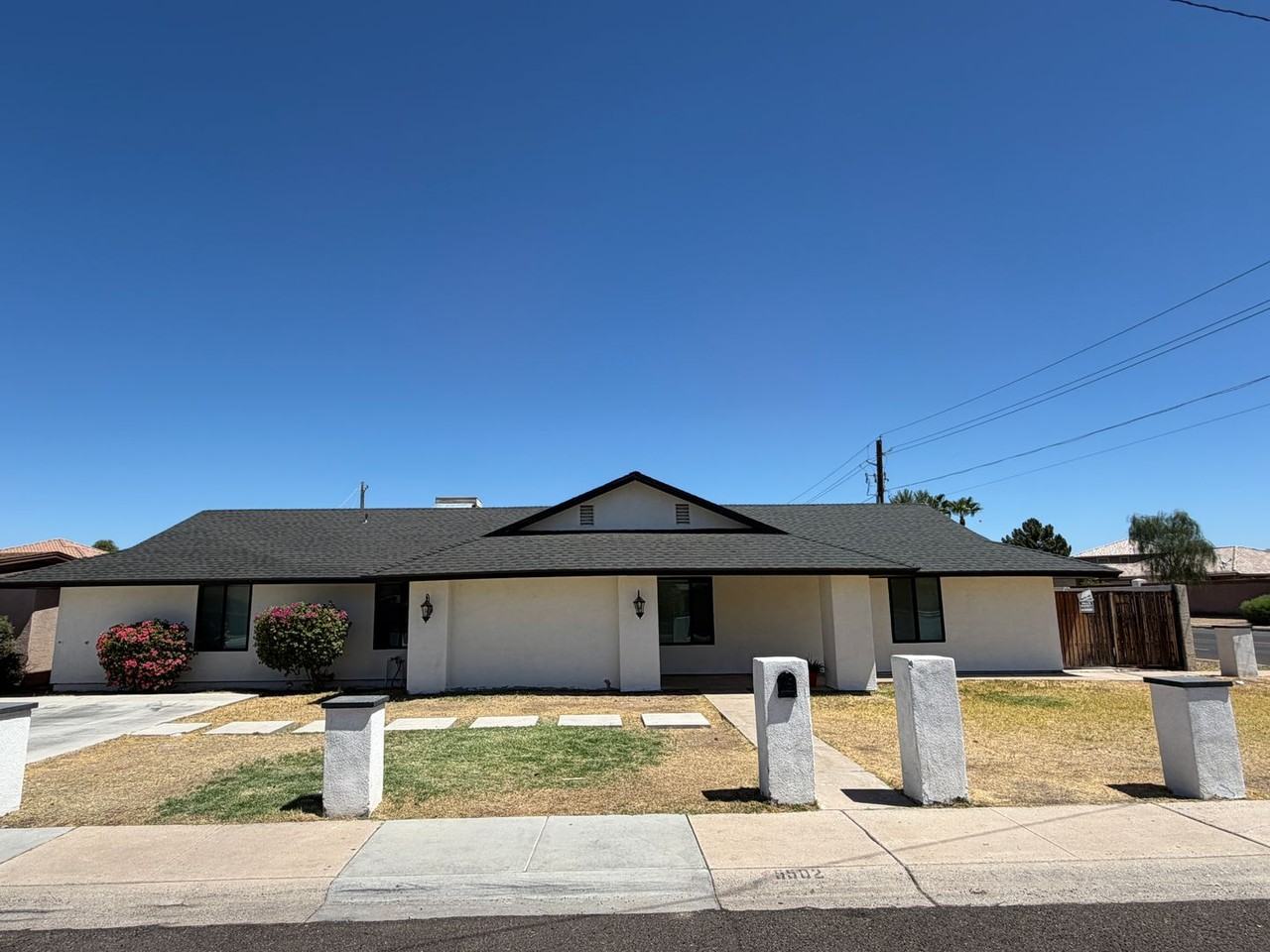 5502 W Frier Dr - Photo 2 of 33