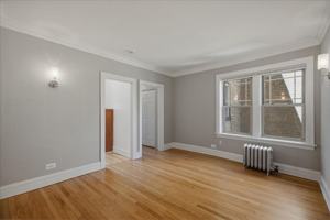featured image of 1727 W Thorndale Ave #2B