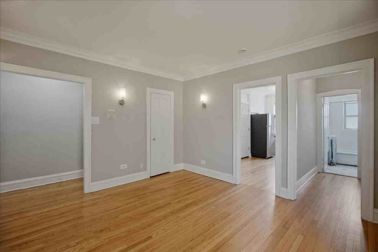 1727 W Thorndale Ave #2B - Photo 3 of 10