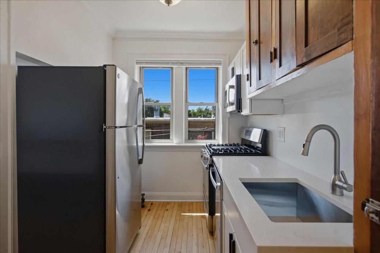 1727 W Thorndale Ave #2B - Photo 6 of 10