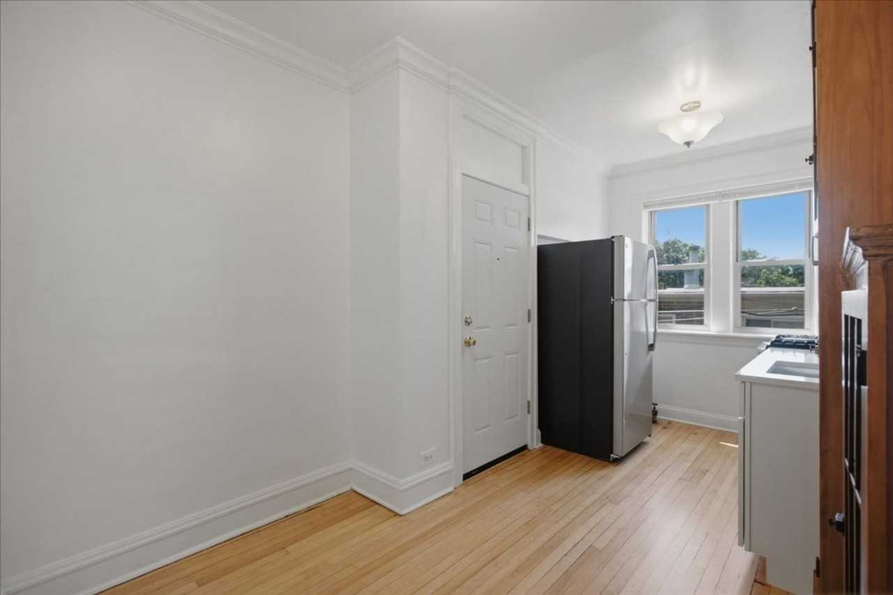 1727 W Thorndale Ave #2B - Photo 7 of 10