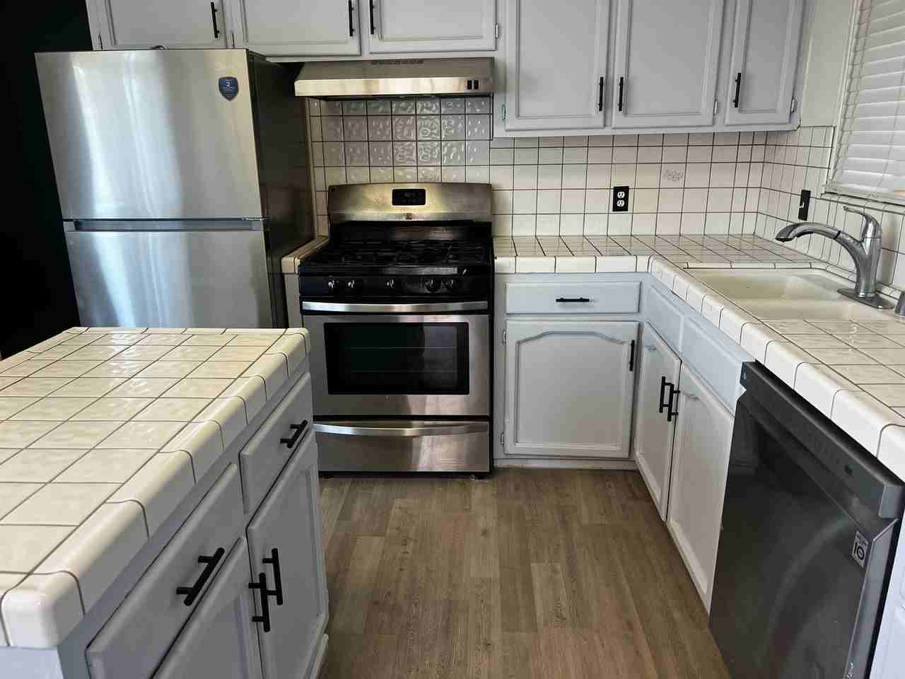 1065 Lassen Dr - Photo 3 of 32