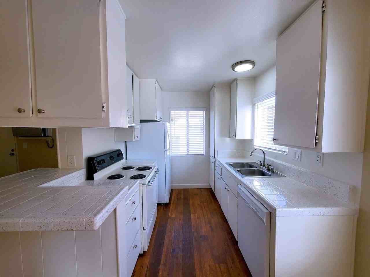 Portofino Apartments - Photo 4 of 41