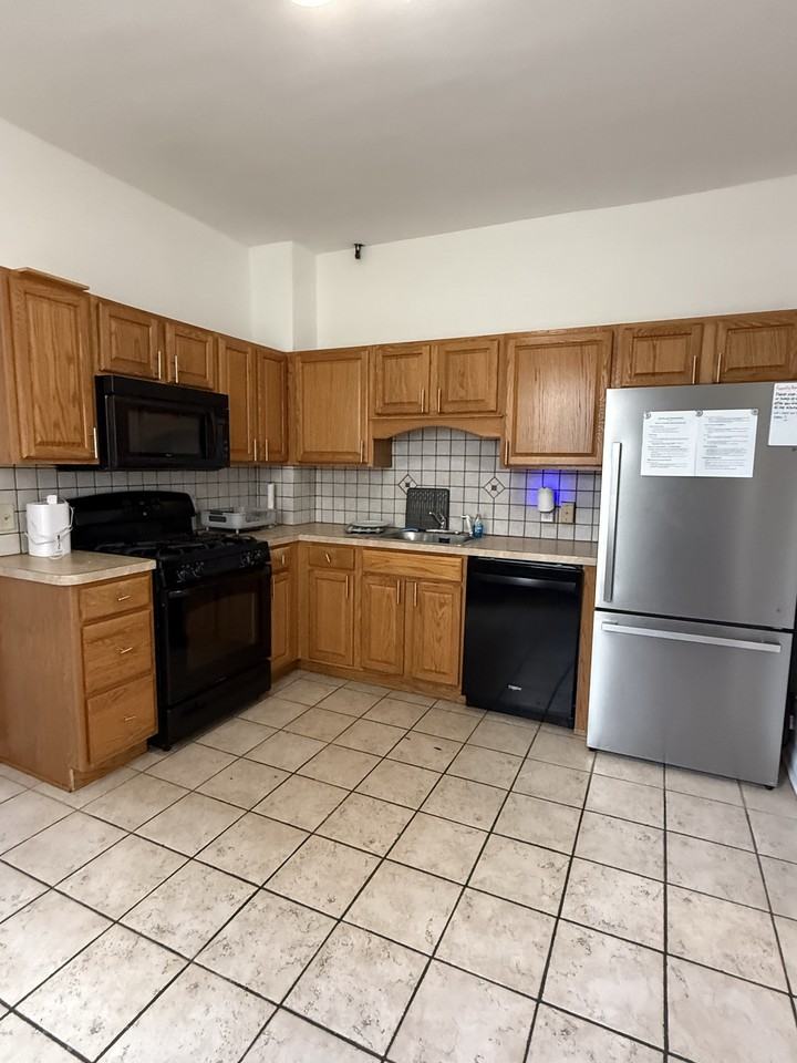 435 Montclair Ave - Photo 5 of 14