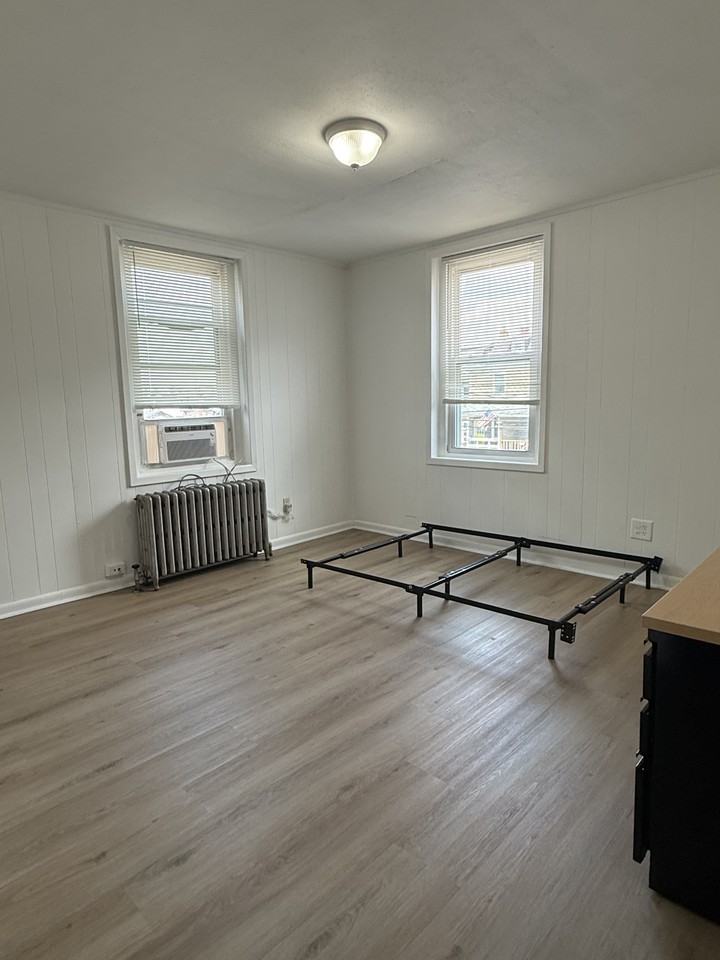 435 Montclair Ave - Photo 6 of 14