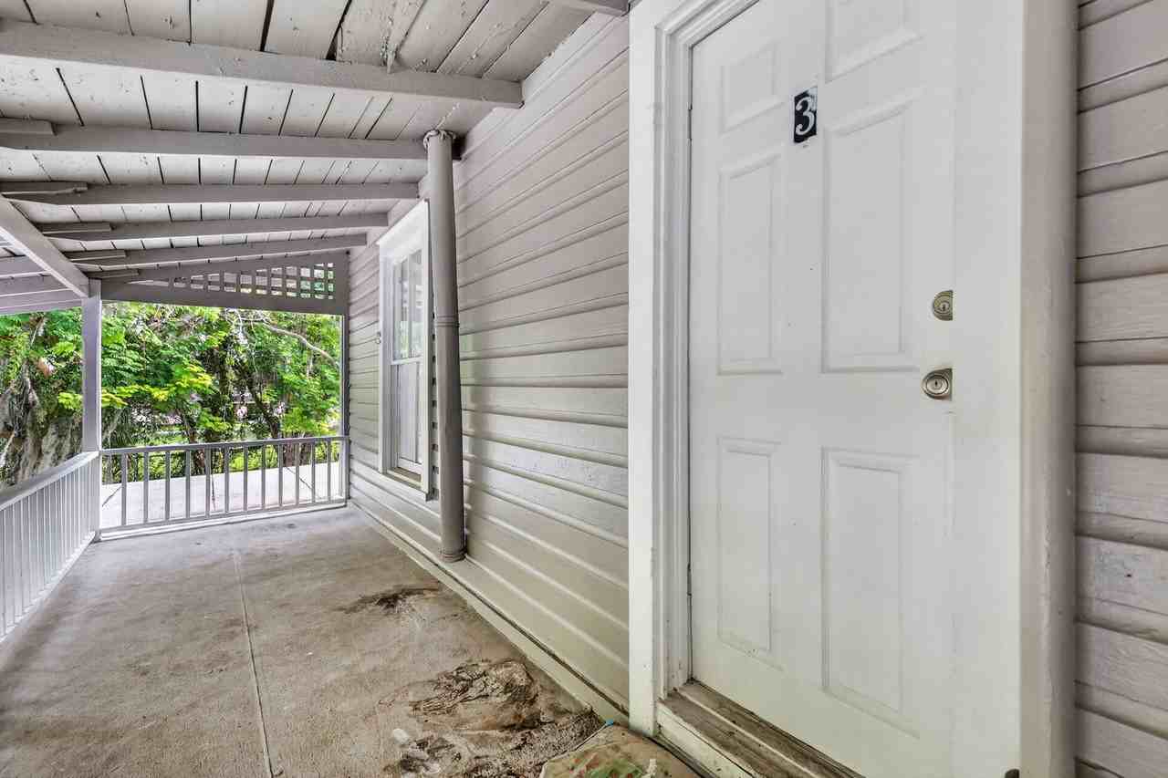 527 E Lemon Ave #3 - Photo 3 of 20