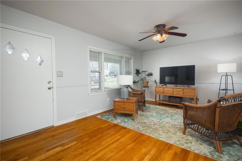 4839 W 61st Ter - Photo 2 of 5