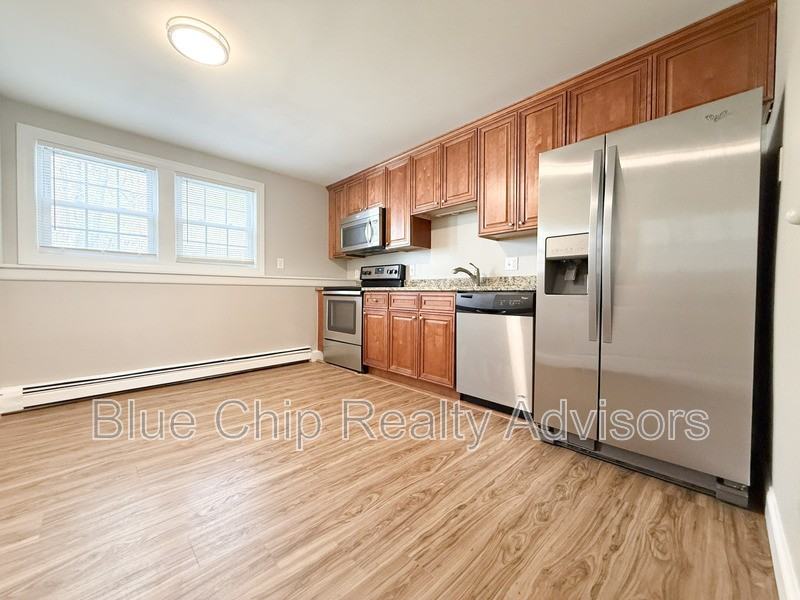 29 Stonehenge Rd #6 - Photo 3 of 7