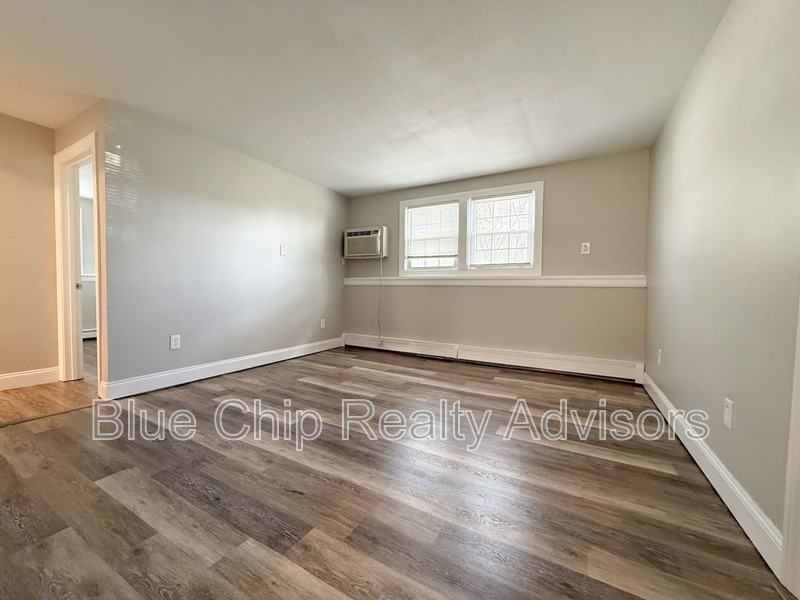 29 Stonehenge Rd #6 - Photo 5 of 7