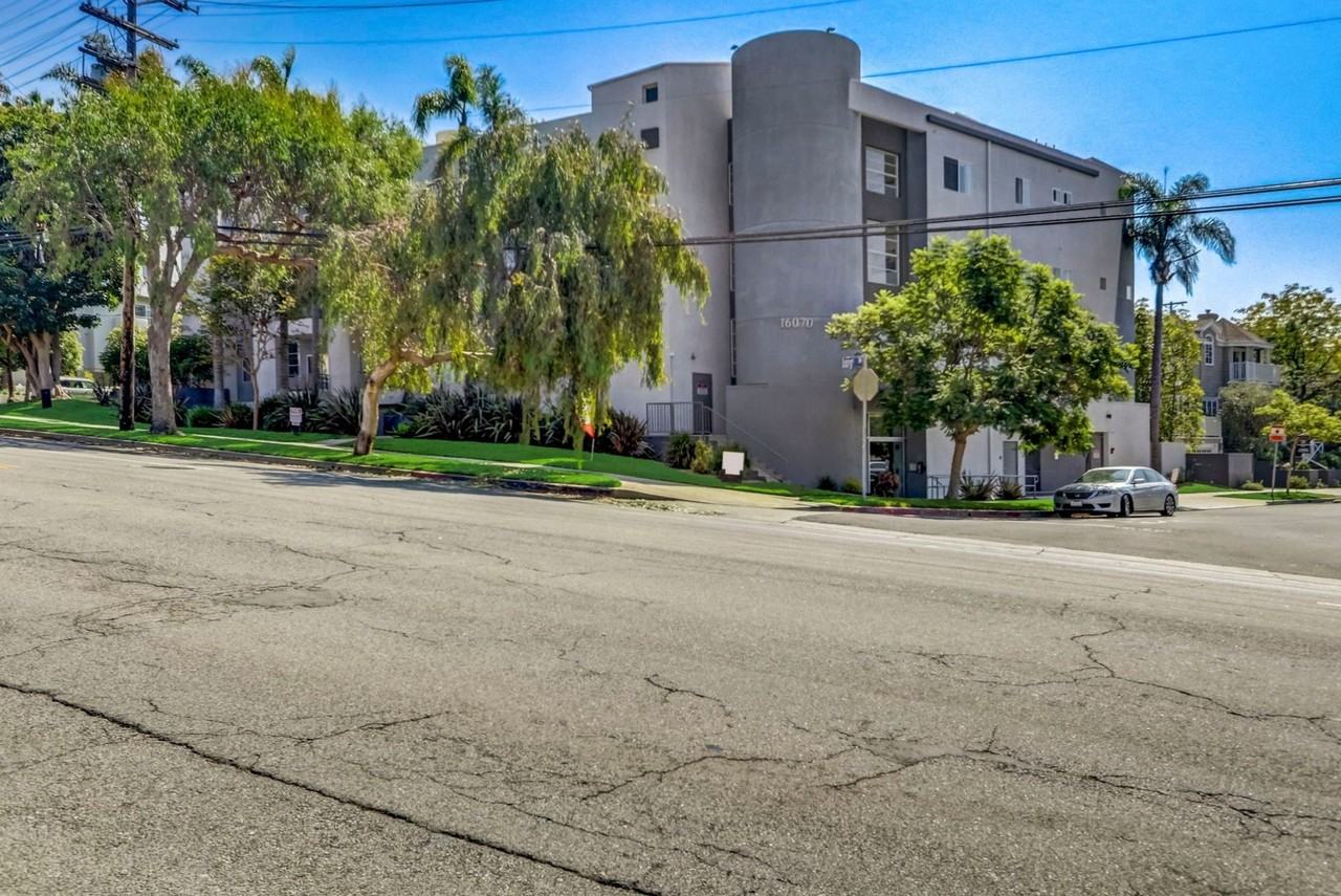16070 Sunset Blvd - Photo 2 of 5