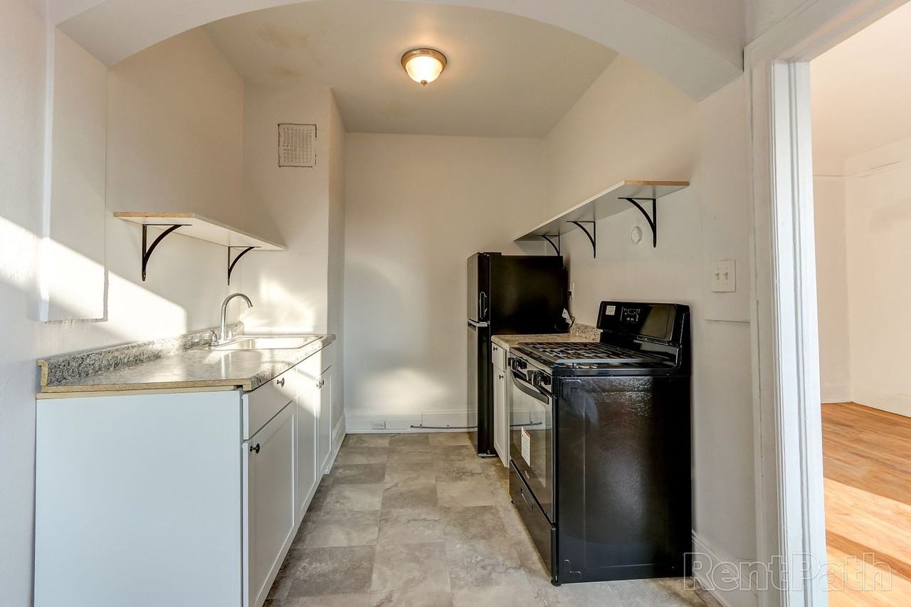 Manning Manor - Photo 6 of 13
