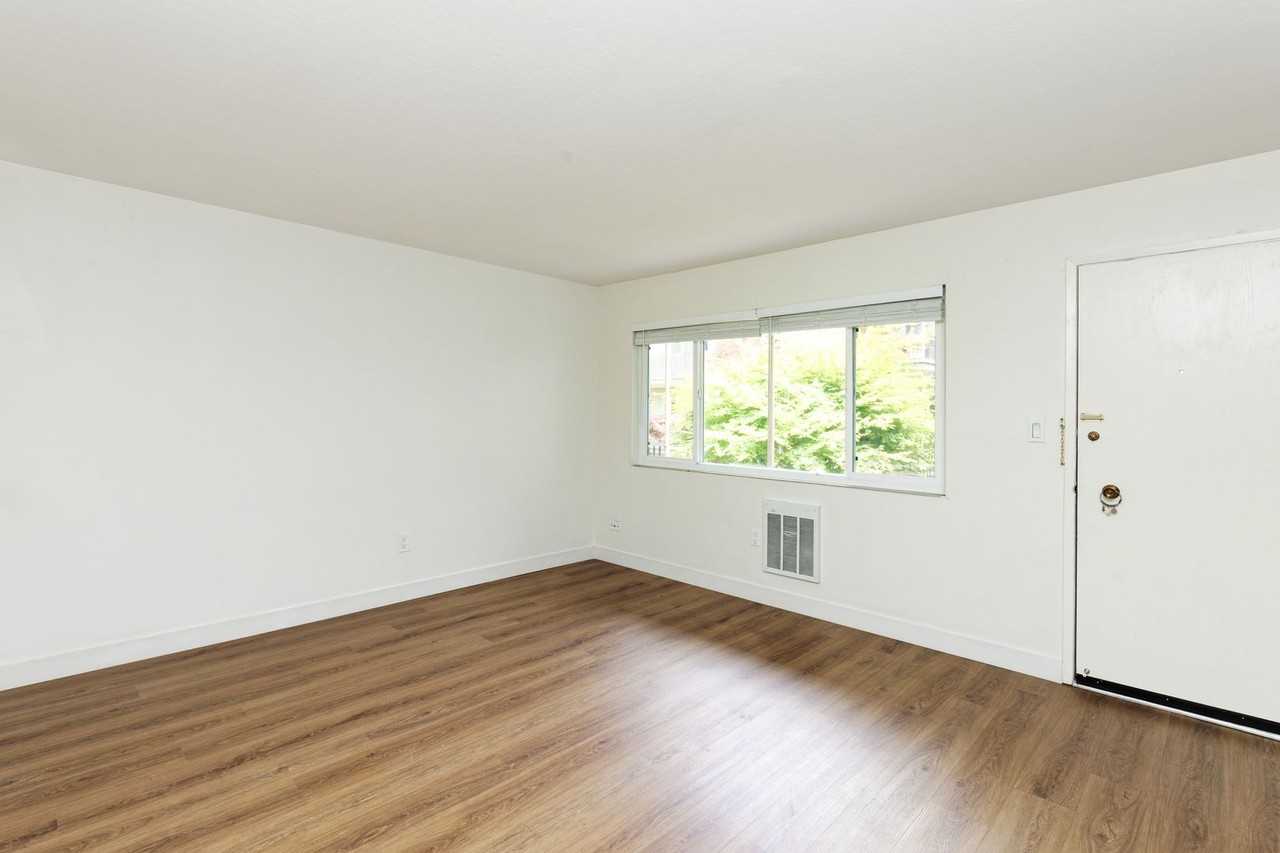 540 Callan Avenue - Photo 5 of 40